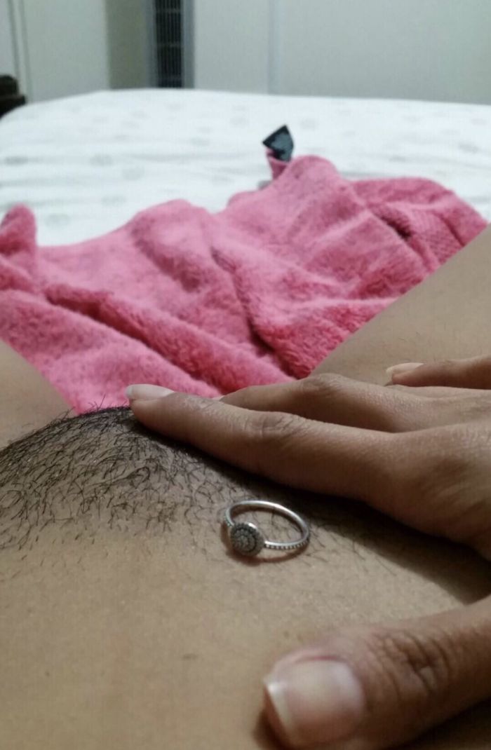 Sexy morena tocándose la vagina - Foto 3