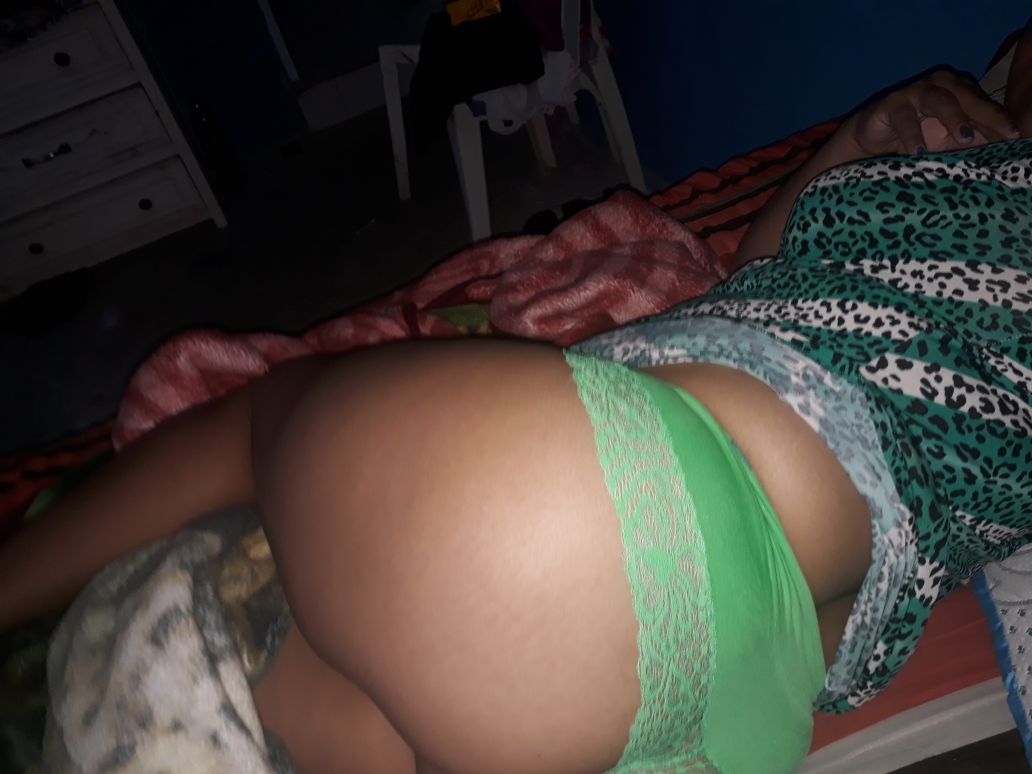 Morena hermosa le encanta el sexo anal - FotosCaserasX