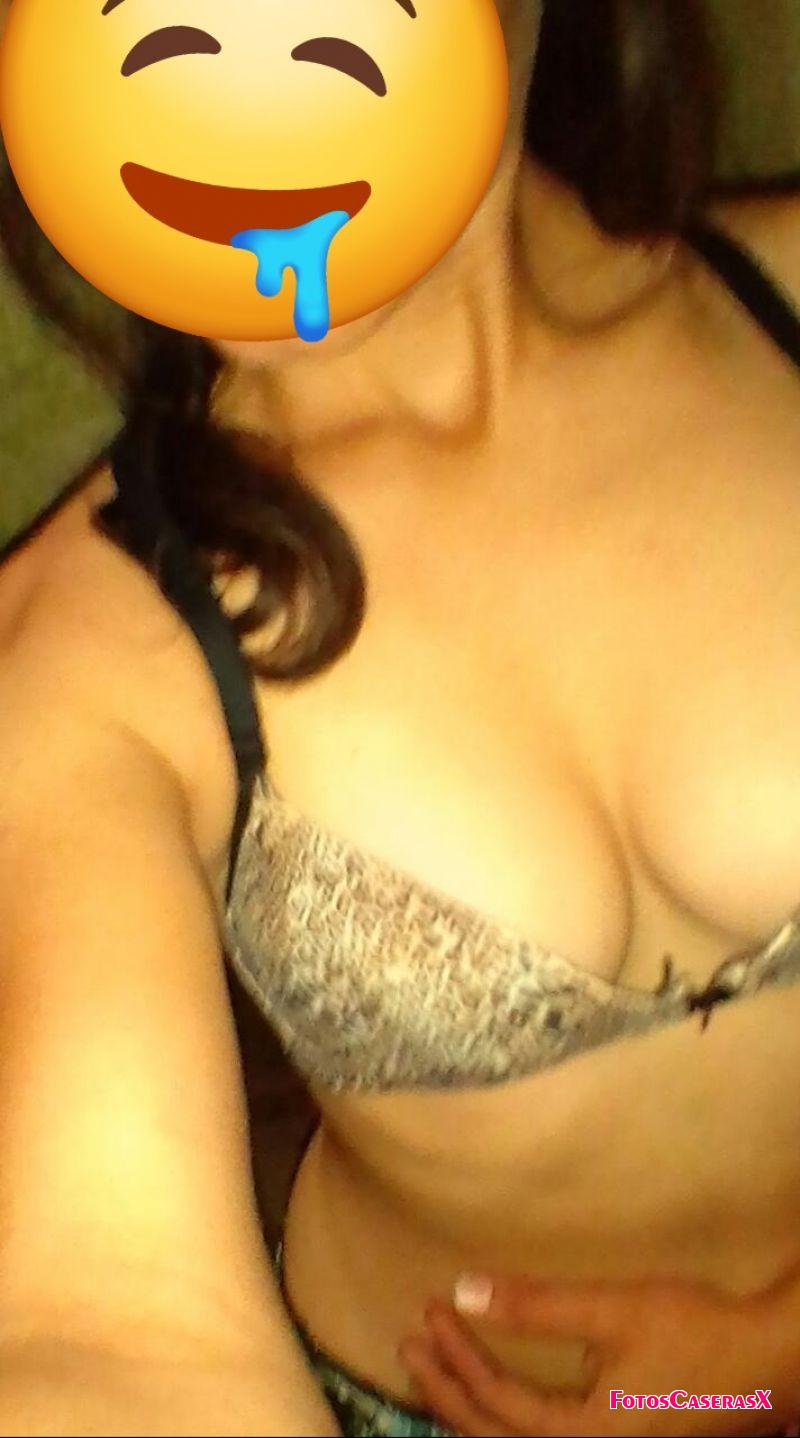 Paraguayita cachonda con ganas de enseñar sus tetas perfectas